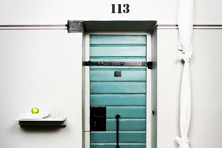 Celldörr till hotellet